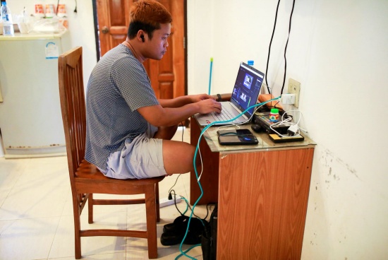 因害怕軍政府，緬甸數(shù)百名父母與持不同政見的孩子斷絕關(guān)系。