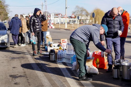 俄烏沖突第一天 近11000名烏克蘭人進(jìn)入羅馬尼亞