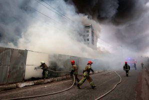 烏克蘭核電站外的激烈戰斗引發火災