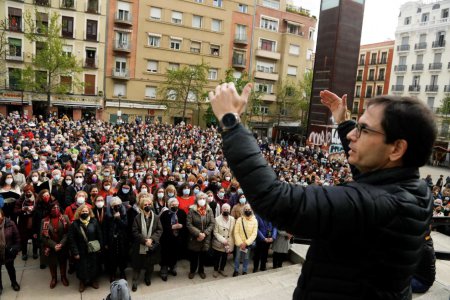 西班牙合唱團為烏克蘭的和平引領全球合唱