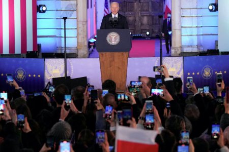 拜登說他不呼吁俄羅斯改變政權