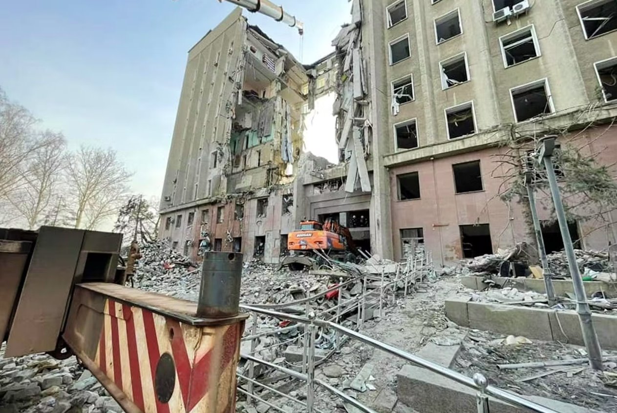 烏克蘭南部港口城市尼古拉耶夫遭火箭彈襲擊致35人死亡