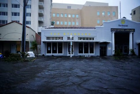 颶風伊恩襲擊墨西哥灣海岸 穿過佛羅里達州