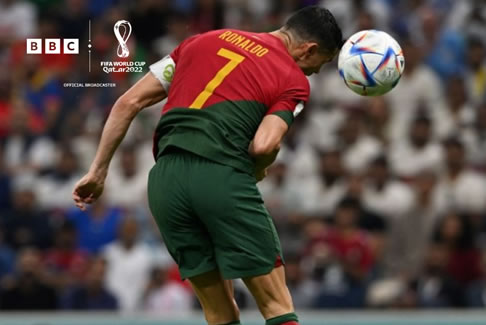 C羅碰到球了嗎 葡萄牙2-0烏拉圭第一個(gè)進(jìn)球C羅沒頂?shù)? class=