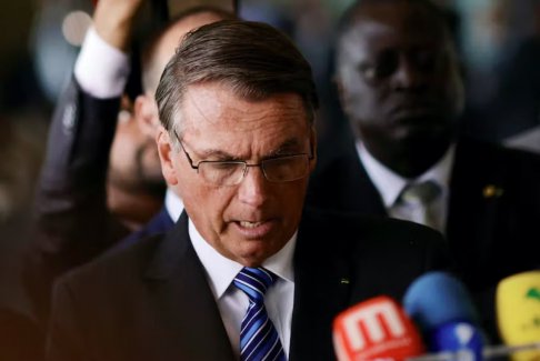 巴西總統博爾索納羅開始向盧拉過渡