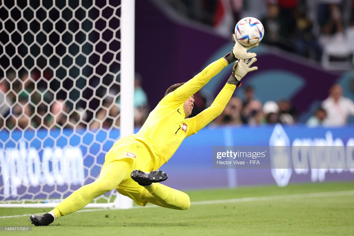 波蘭門將什琴斯尼撲出沙特點球