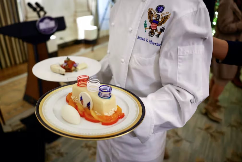 拜登用緬因州龍蝦和加州葡萄酒款待馬克龍