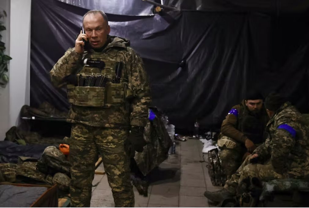 烏克蘭地面部隊指揮官訪問被圍困的巴赫穆特