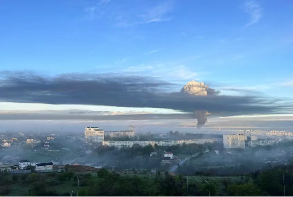 克里米亞燃料庫遭無人機襲擊后發生火災