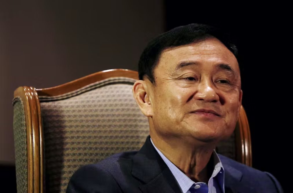 載有泰國流亡前總理的飛機降落在曼谷