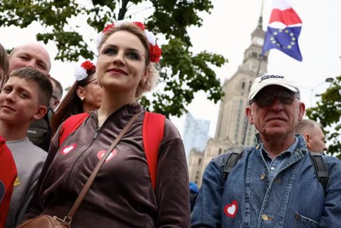 波蘭反對派在緊張的選舉前舉行大規模華沙集會