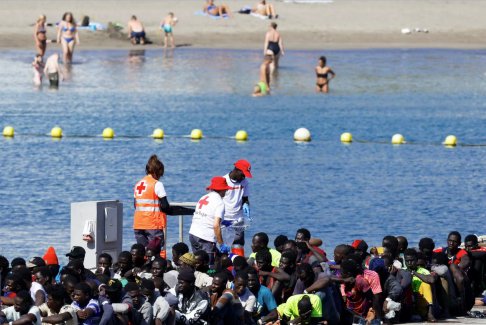 西班牙在加那利群島營救262名移民