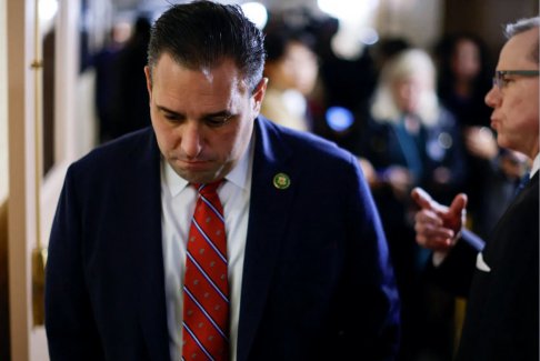 紐約共和黨采取行動將喬治·桑托斯驅逐出國會