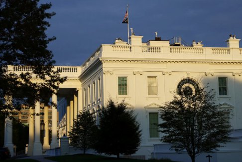 白宮要求員工盡可能乘坐火車電動汽車出行