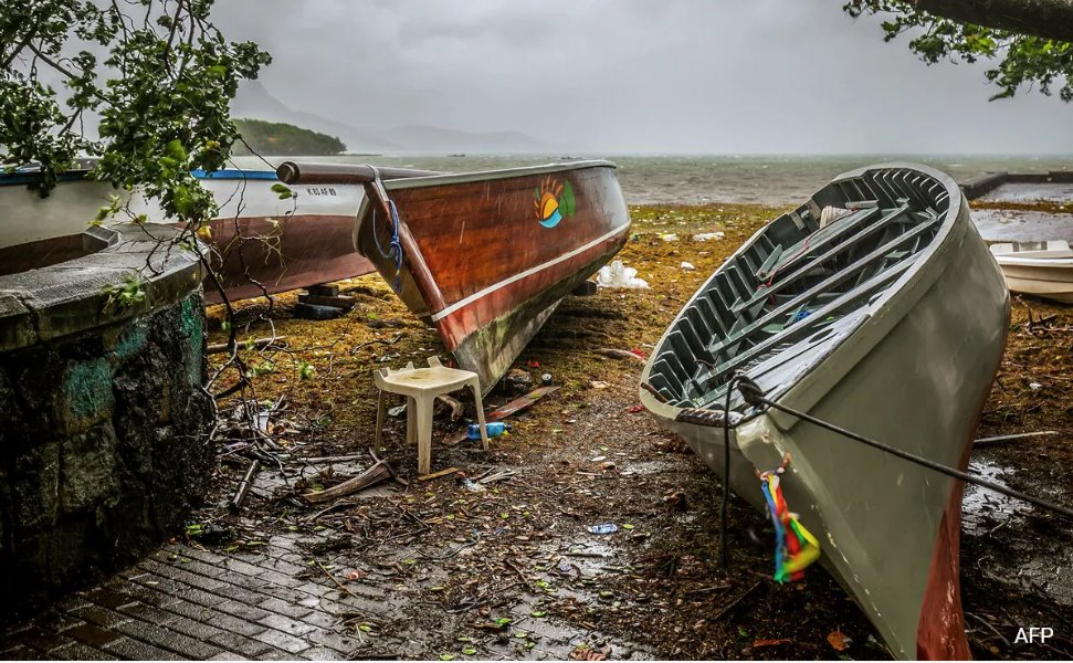 颶風貝拉爾逼近毛里求斯遭受嚴重洪水襲擊