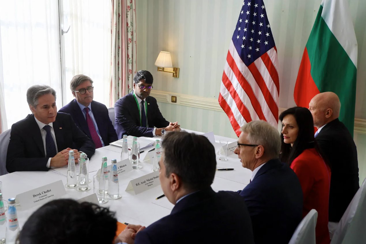 美國國務卿安東尼&middot;布林肯于2024年2月16日在德國慕尼黑參加慕尼黑安全會議(MSC)期間會見保加利亞總理尼古拉&middot;登科夫。