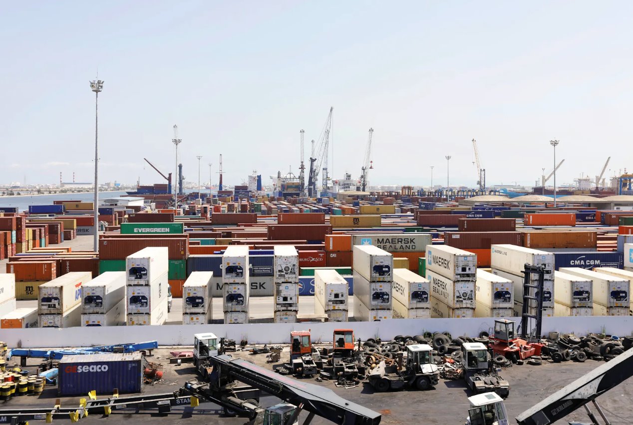 2018年8月30日，突尼斯突尼斯拉德斯港裝載碼頭的集裝箱景觀。