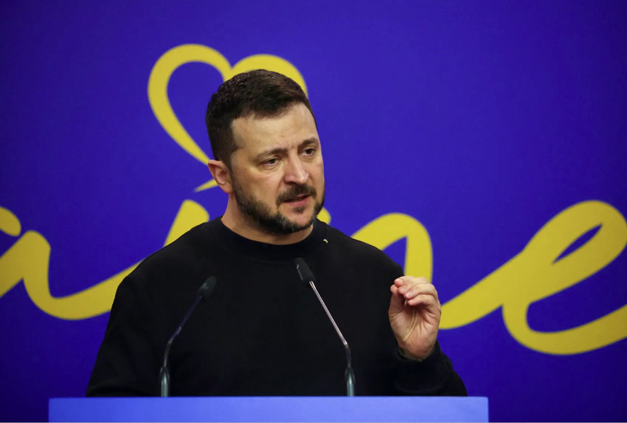 烏克蘭總統澤連斯基于2024年2月28日在阿爾巴尼亞地拉那舉行的烏克蘭東南歐峰會當天的新聞發布會上發表講話。