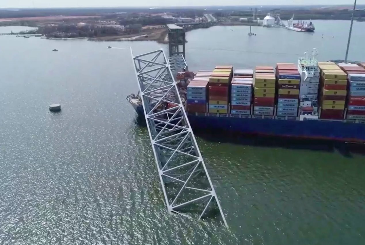 無人機拍攝的Dali貨輪于2024年3月26日在美國馬里蘭州巴爾的摩撞上弗朗西斯·斯科特基大橋導致倒塌,這張靜態圖像取自講義視頻。