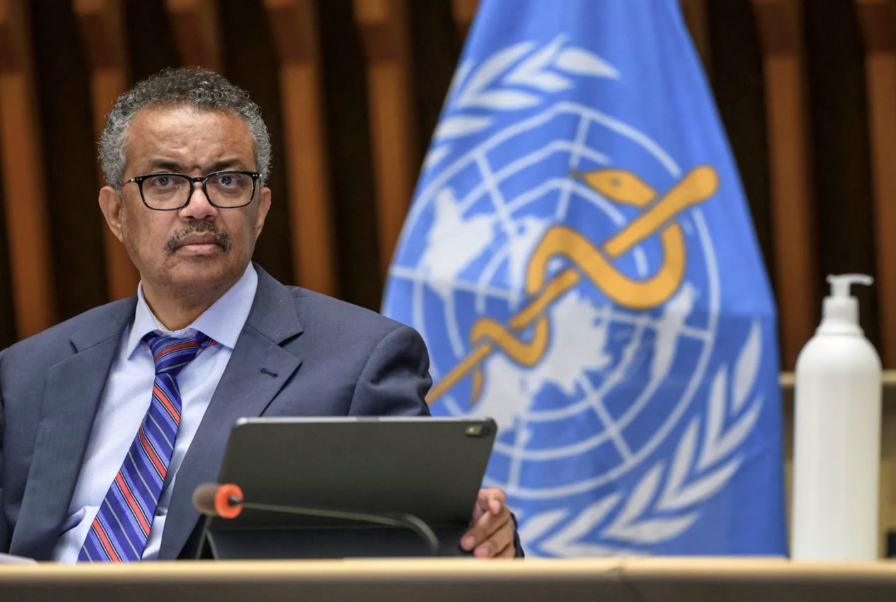 世界衛生組織(WHO)總干事譚德塞于7月3日在瑞士日內瓦世界衛生組織總部出席由日內瓦聯合國記者協會(ACANU)舉辦的新聞發布會