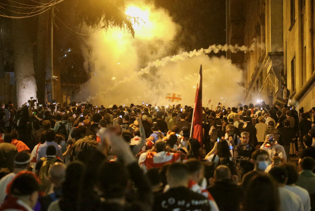 2024年5月1日,格魯吉亞第比利斯,人們反對“外國代理人”的法案。