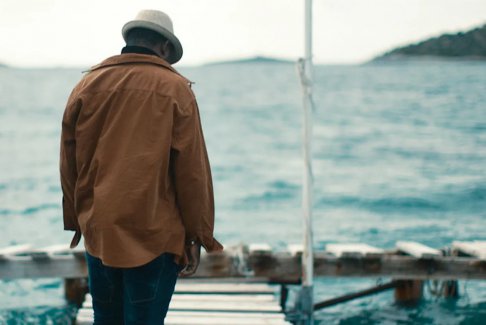 目擊者稱希臘海岸警衛隊將偷渡移民扔下海致死