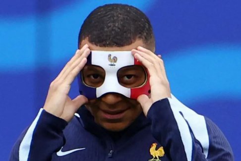 姆巴佩將在對陣荷蘭的比賽中戴著防護罩上場