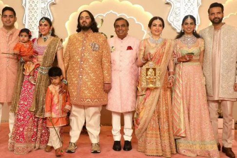 印度大亨安巴尼之子參加盛大婚禮游行