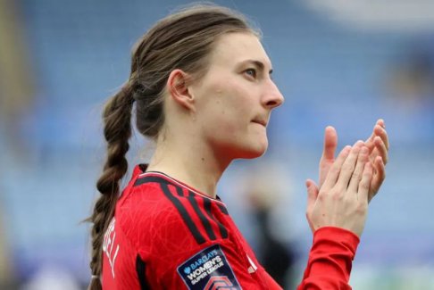 曼聯后衛布倫德爾宣布懷孕