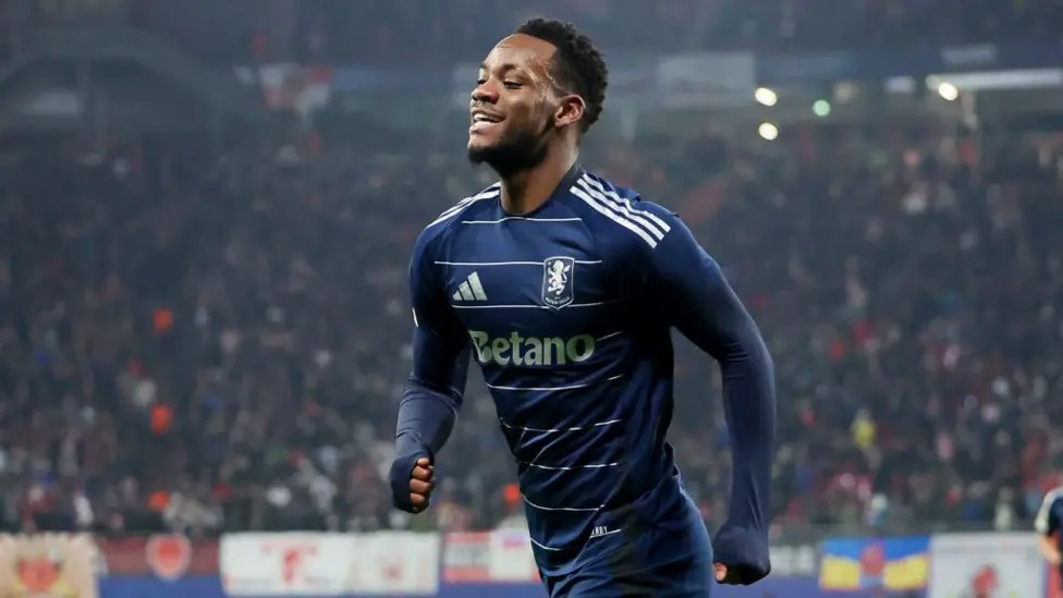 約翰&middot;杜蘭慶祝阿斯頓維拉對(duì)陣萊比錫紅牛的比賽進(jìn)球