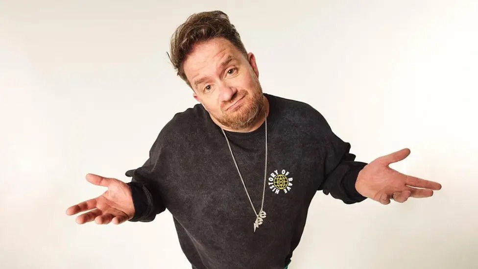 EatsEverything于2012年榮獲DJ雜志最佳英國DJ獎，并成為唯一一位在同一年表演兩首BBCRadio1EssentialMixes的DJ