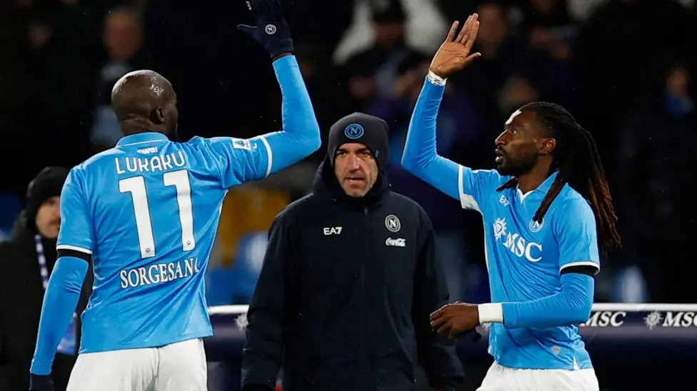 那不勒斯慶祝對(duì)陣希臘維羅納的進(jìn)球