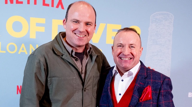 《戴夫銀行2》主演羅里&middot;金尼爾（左）和戴夫&middot;菲什威克（電影所依據的現實生活中的商人）