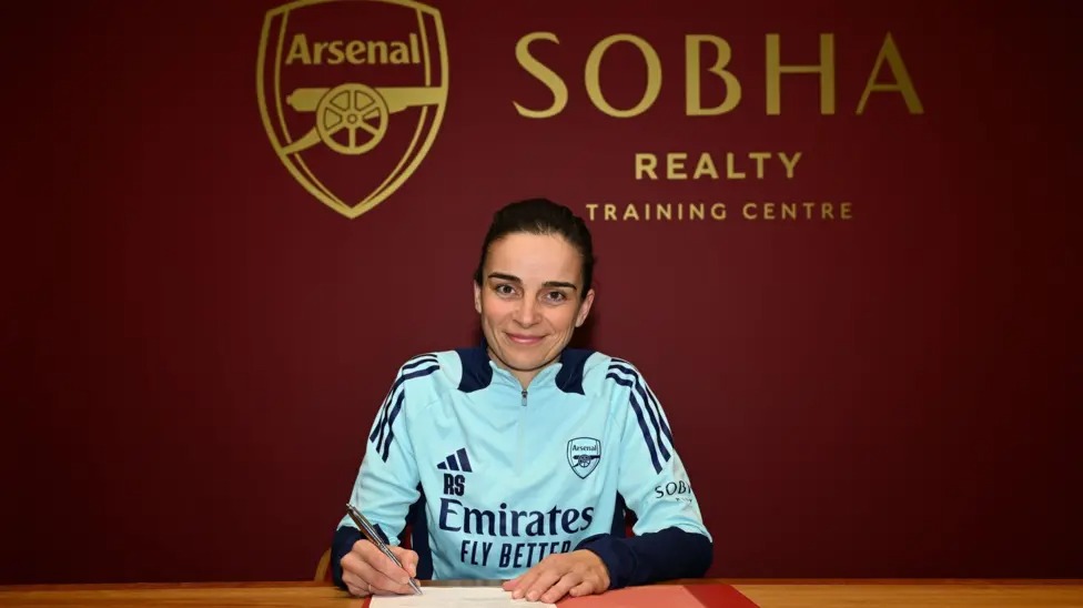 喬納斯&middot;艾德瓦爾(JonasEidevall)辭去阿森納主帥職務(wù)94天后，蕾妮&middot;斯萊格斯(ReneeSlegers)獲得永久任命