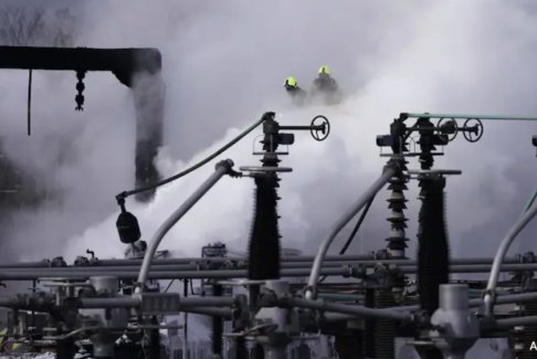 警察調查導致倫敦機場關閉的火災