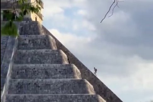 德國游客攀爬奇琴伊察金字塔遭當地人襲擊被捕