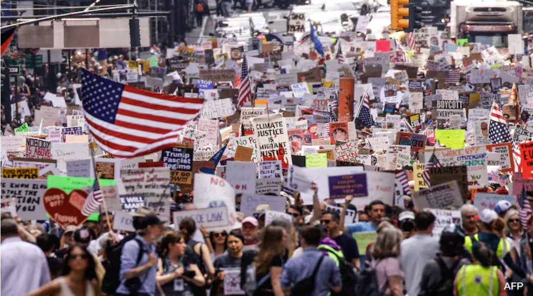 “美國沒有國王”:全美多地舉行抗議活動反對特朗普的移民政策