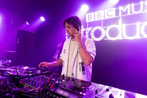 薩頓足總杯決賽和英超聯賽預測嘉賓Barry Can't Swim