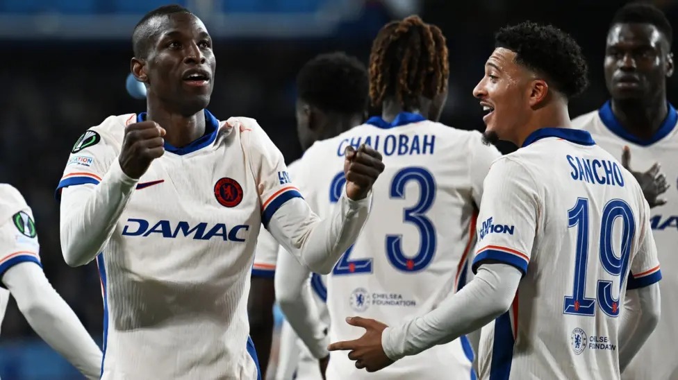 切爾西的尼古拉斯·杰克遜慶祝球隊的第四個進球