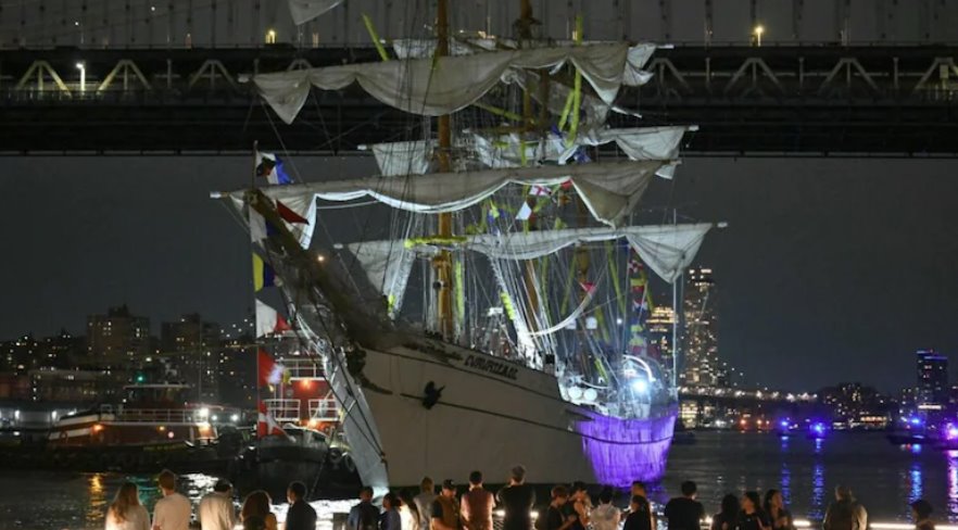 墨西哥海軍艦艇“庫奧特莫克”號長91米,寬12米。