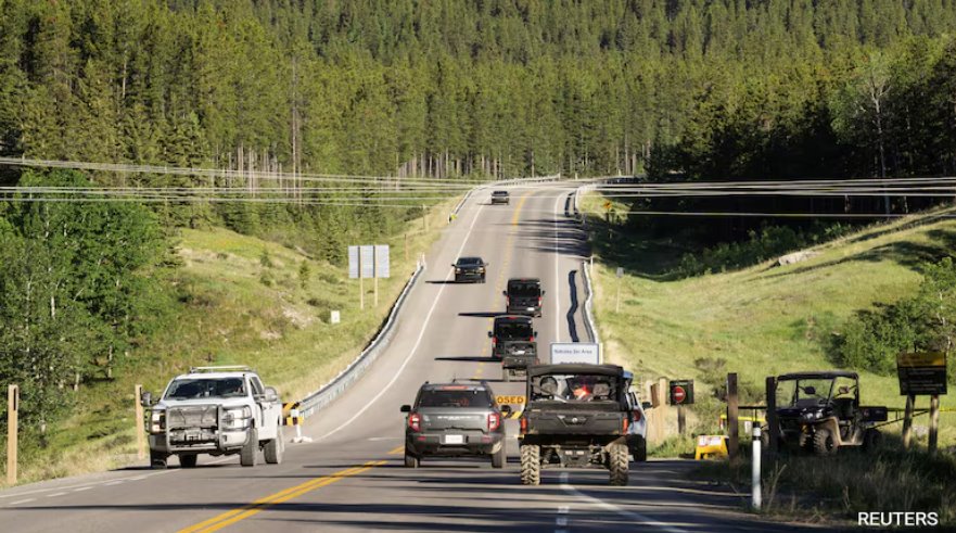 由于野火,加拿大西部各地數萬人被迫撤離。