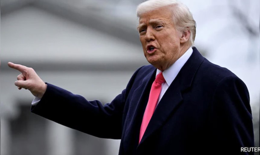 特朗普在“真相社交”的一篇文章中指出,以色列和伊朗都“同樣”希望結束沖突。