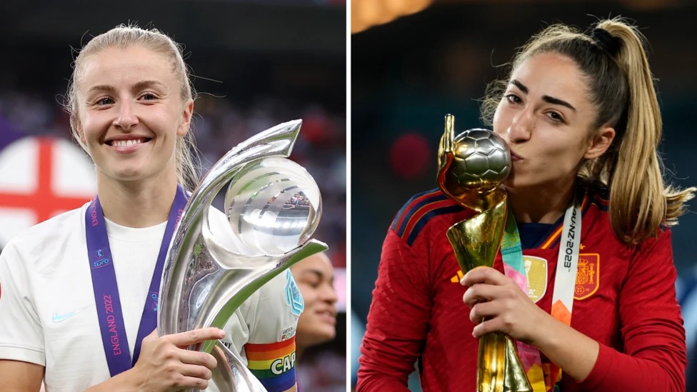 利亞·威廉姆森捧起2022年歐洲杯獎杯,奧爾加·卡莫納捧起女足世界杯獎杯