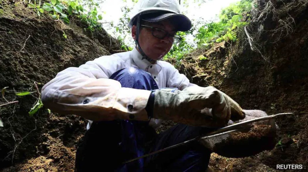 廣島大學研究員 Rebun Kayo 定期前往新島尋找遺骸