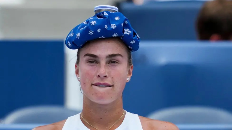 比賽期間，俄亥俄州的氣溫高達32攝氏度，濕度也很高，Aryna Sabalenka把冰毛巾放在頭上