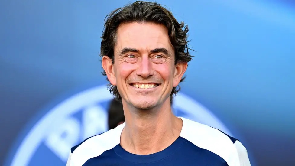 托馬斯&middot;弗蘭克(ThomasFrank)于6月取代安吉&middot;波斯特科格魯(AngePostecoglou)擔(dān)任托特納姆熱刺隊主教練