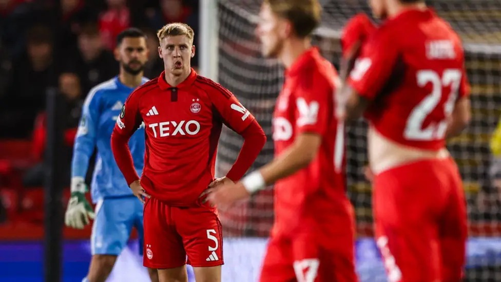 頓涅茨克礦工隊的佩德羅&middot;恩里克進球，將比分改寫為3-1，阿伯丁隊的馬茨&middot;諾斯特看起來很沮喪