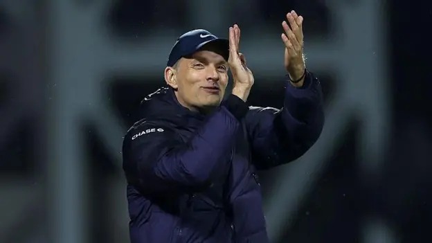 托馬斯·圖切爾向英格蘭球迷鼓掌