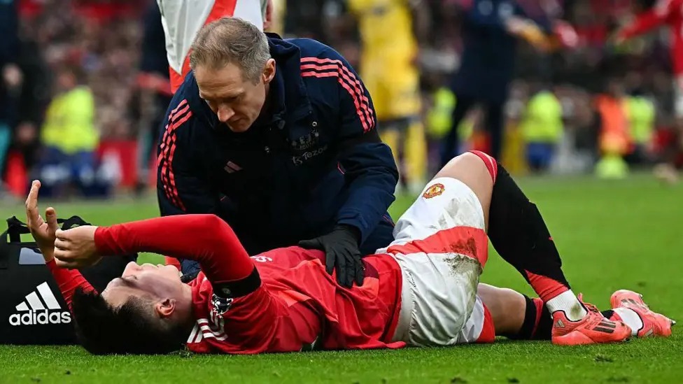 曼聯中后衛利桑德羅·馬丁內斯是2024-25賽季英超聯賽中遭遇前交叉韌帶撕裂的10名球員之一。