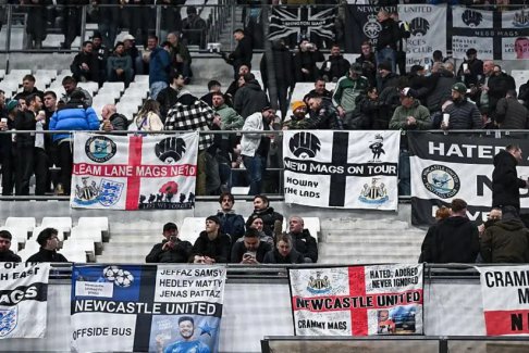 法國警方“不分青紅皂白地毆打”紐卡斯?fàn)柷蛎? class=